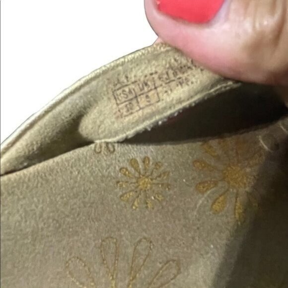 Vionic Womens Gold Floral Flip-Flops With Embellished Strap Size 8 Comfortable A - Picture 6 of 7